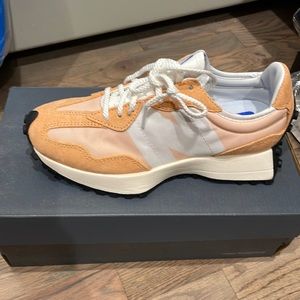 Brand New New Balance 327 sneakers